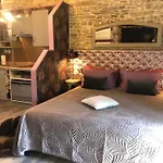 Les Fleurs De Lys, Suites'appart , Entree Et Terrasse Privee Proche De La アパート